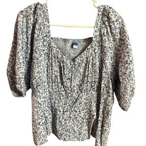 Old Navy Gray and White Smocked Puff Sleeve Blouse